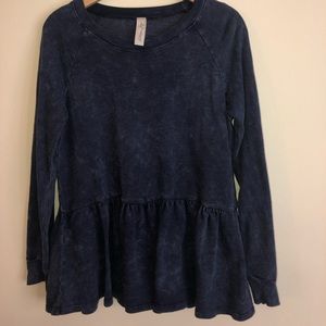 🖤navy flowy top🖤